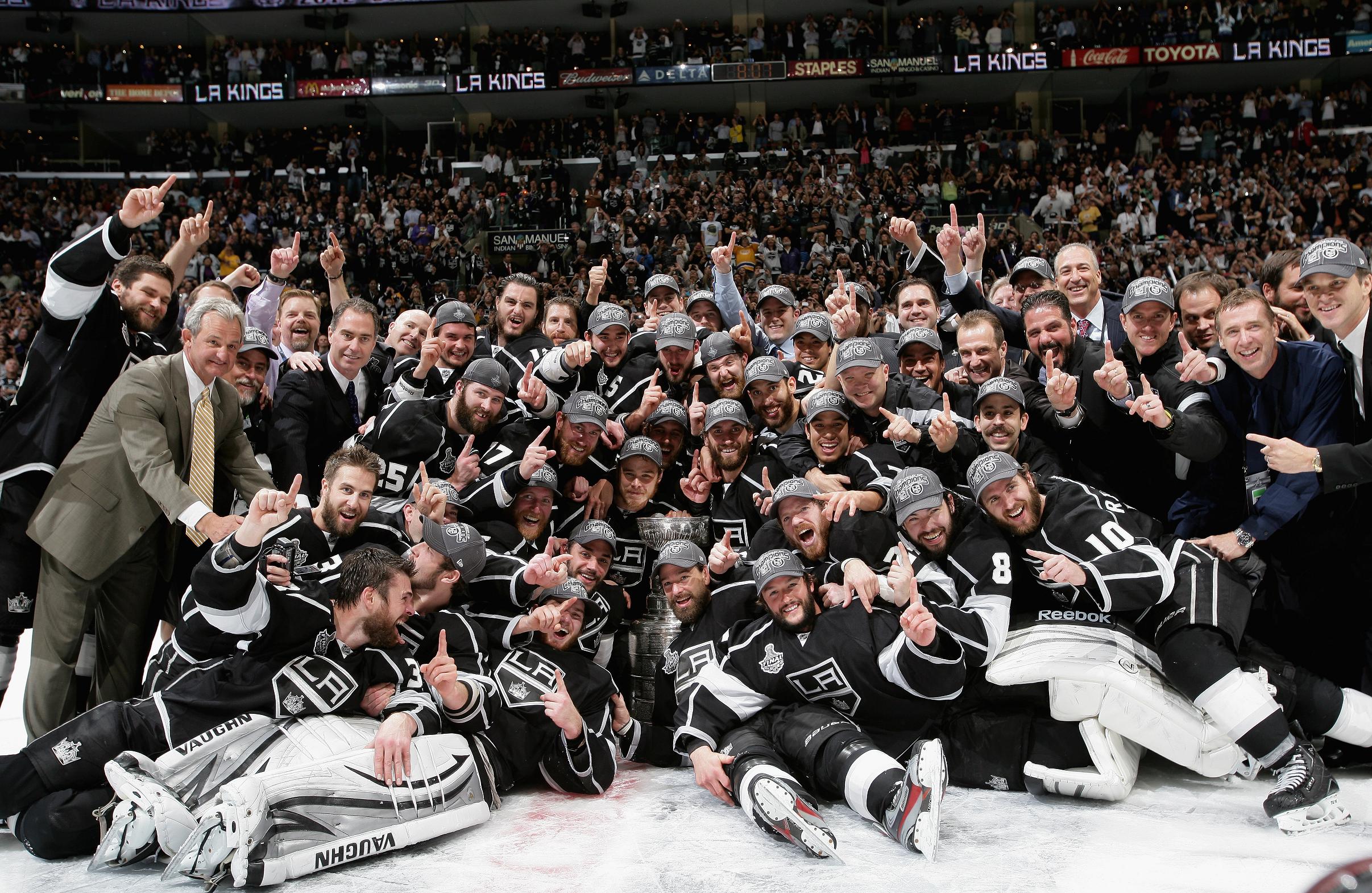 Los Angeles Kings ice girl wearing Los Angeles Dodgers jersey during  News Photo - Getty Images